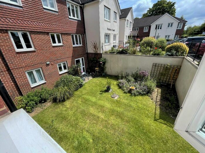 2 Bedroom Retirement Property For Sale In Potters Court, Darkes Lane, Potters Bar, Hertfordshire, EN6