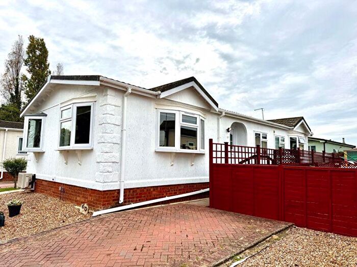 3 Bedroom Park Home For Sale In Riverview, Pavenham, MK43