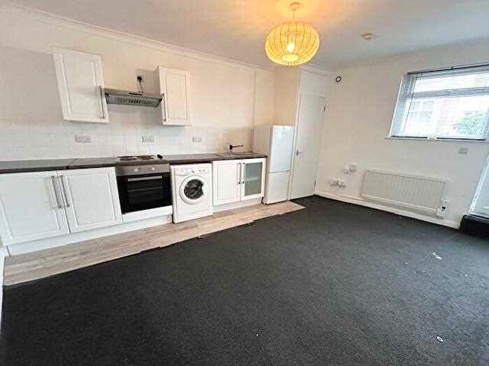 1 Bedroom Apartment To Rent In Mafeking Road, Brighton, BN2