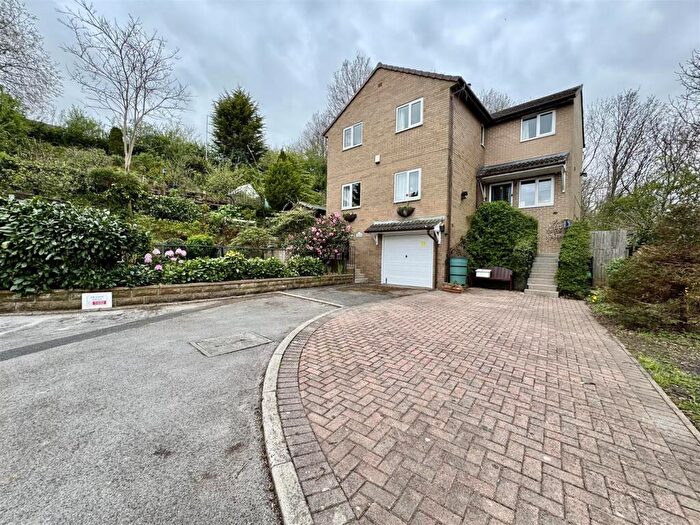 4 Bedroom Detached House For Sale In Greenside Crescent, Waterloo, Huddersfield, HD5