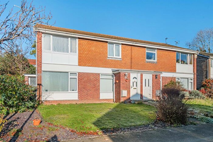 2 Bedroom Apartment For Sale In Luscombe Close, Caversham, Reading, RG4
