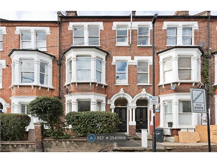 2 Bedroom Flat To Rent In Tremadoc Road, London, SW4