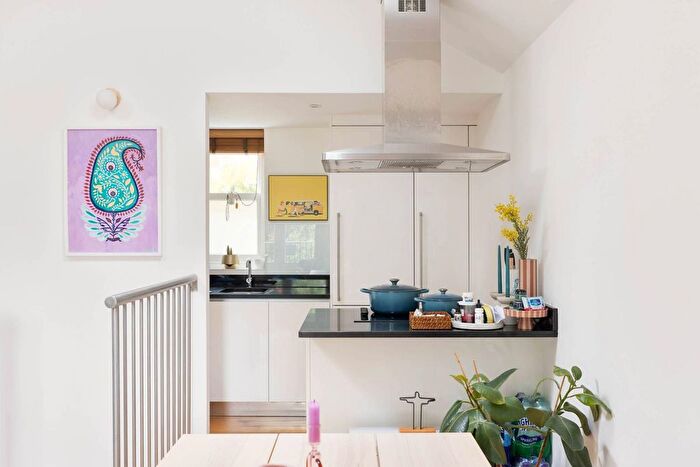 1 Bedroom Flat To Rent In Kings Road, Chelsea, London, SW3