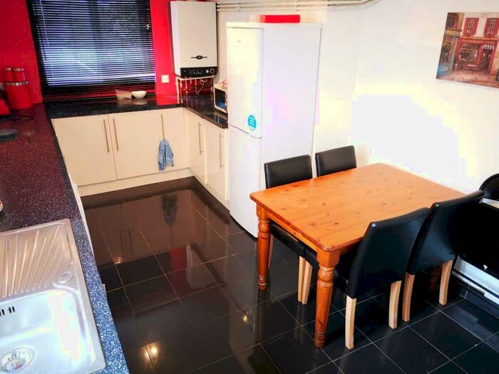 4 Bedroom House To Rent In Brithdir Street, Cathays, CF24