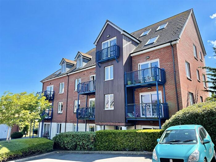 2 Bedroom Flat For Sale In Corscombe Close, Weymouth, DT4