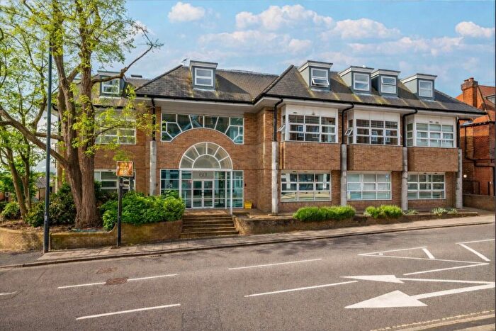 2 Bedroom Apartment For Sale In London Road, St. Albans, Hertfordshire, AL1