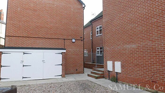 1 Bedroom Flat To Rent In Market Place, Willenhall, WV13