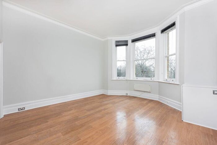 Flat To Rent In Arkwright Road, NW3
