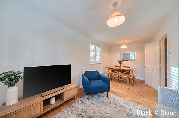 2 Bedroom Flat For Sale In Hanson Close, Beckenham, BR3