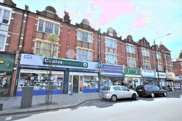 Studio To Rent In Ballards Lane, London, N3