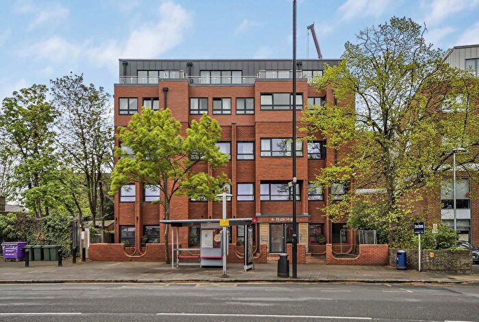 2 Bedroom Flat To Rent In High Street, Feltham, TW13