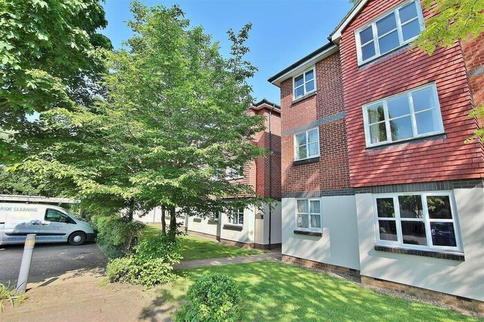 2 Bedroom Flat To Rent In Draymans Way, Isleworth, TW7