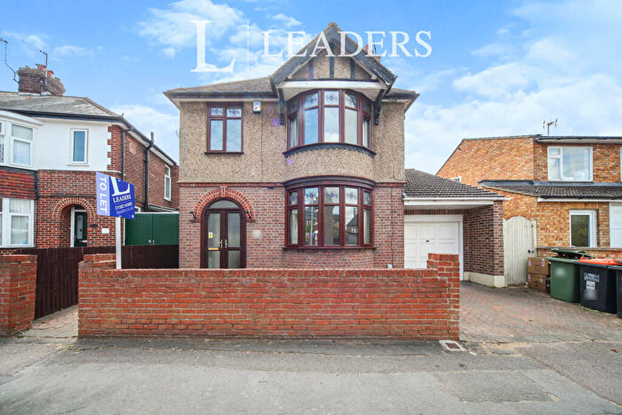 4 Bedroom Detached House To Rent In West Parade -, LU6
