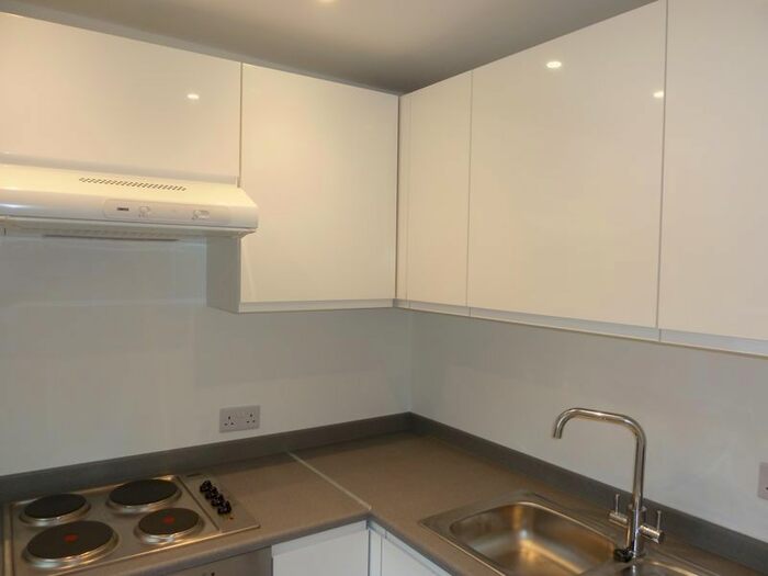 1 Bedroom Flat To Rent In Walton Road, East Molesey KT8