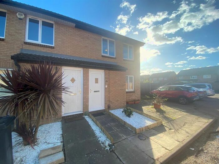 1 Bedroom Maisonette To Rent In Aubrietia Close, Harold Wood, Romford RM3