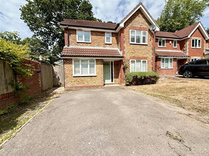 4 Bedroom Detached House To Rent In Jenkyns Close, Botley, Southampton, SO30