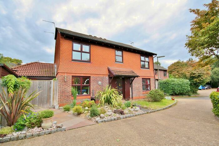 1 Bedroom Flat To Rent In Bainton Mead, Woking, GU21