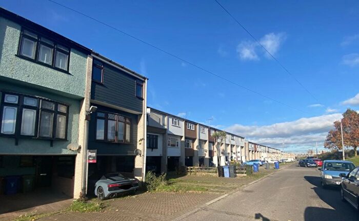 3 Bedroom House To Rent In Aluric Close Chadwell St Mary, RM16