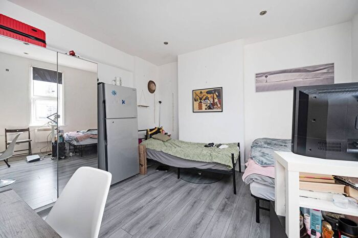 Studio To Rent In Commercial Road, Tower Hamlets, London, E1