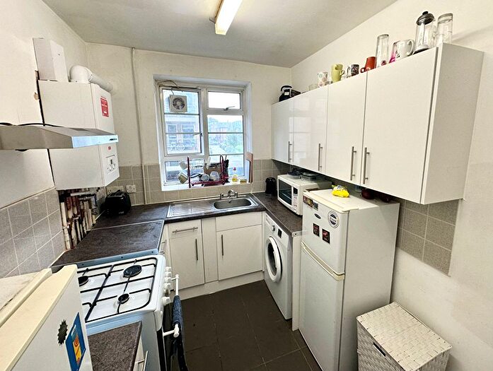 2 Bedroom Flat For Sale In Frampton Park Road, London, E9