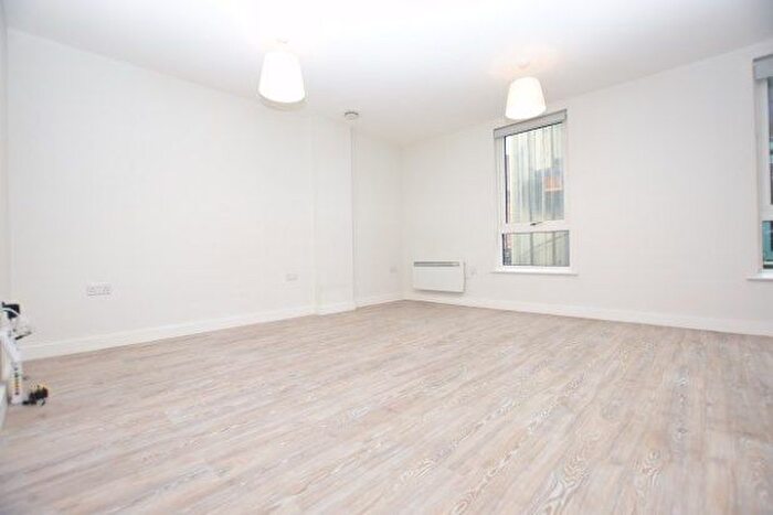 2 Bedroom Flat To Rent In Dun Lane, Sheffield, S3