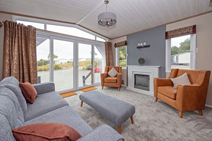 2 Bedroom Mobile/park Home For Sale In Aberconwy Park, North Wales, LL32