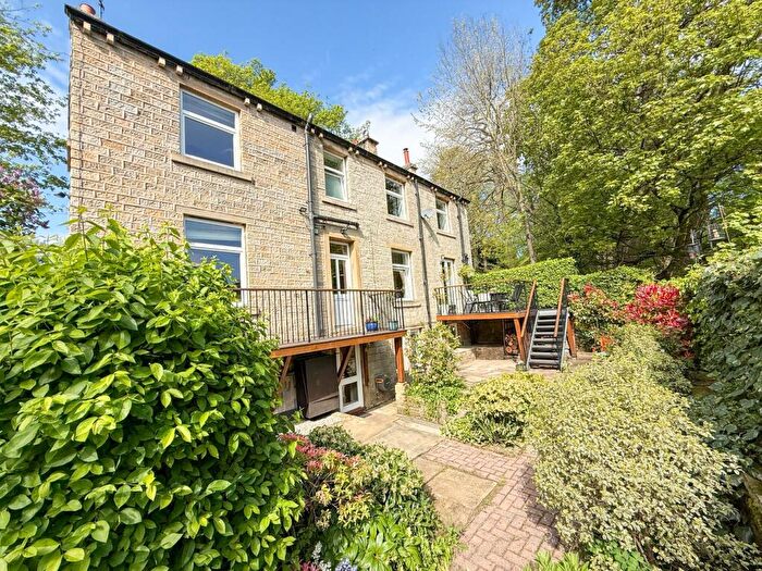4 Bedroom Detached House For Sale In Eastgate, Honley, Holmfirth, HD9