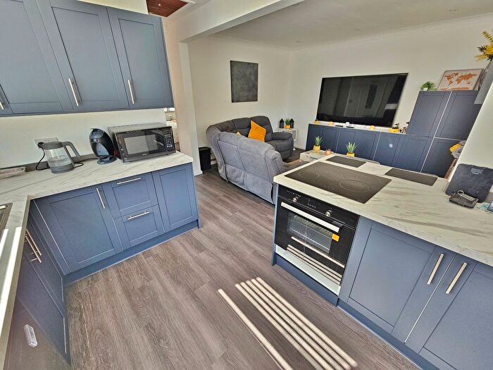 2 Bedroom Semi-detached Bungalow For Sale In Fareham Park Road, Fareham, PO15