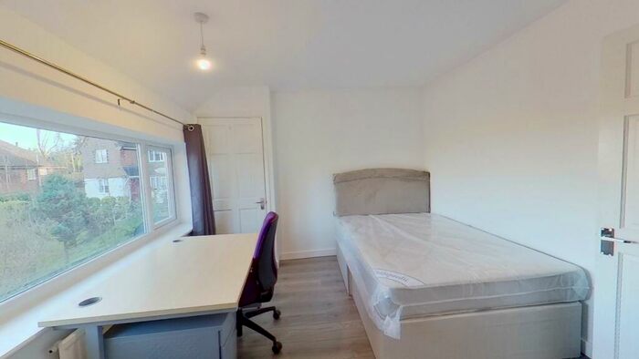 3 Bedroom Semi-Detached House To Rent In Vernon Way, Guildford, GU2