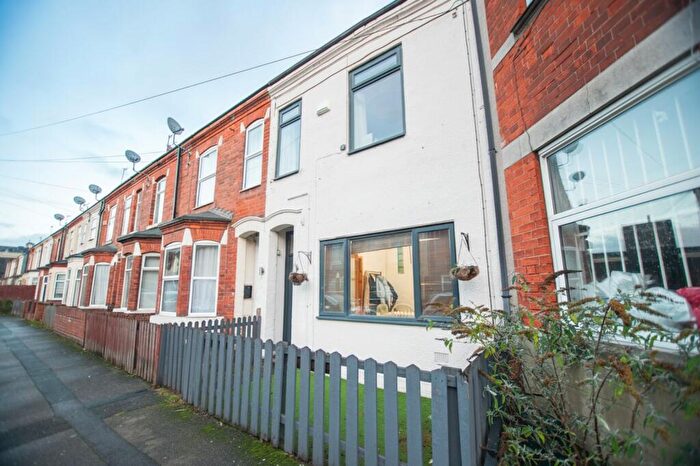 2 Bedroom Terraced House For Sale In Lonsdale Street, Hull, HU3