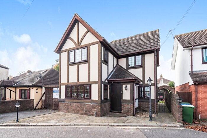 3 Bedroom Detached House For Sale In East Street, Bexleyheath, Kent, DA7
