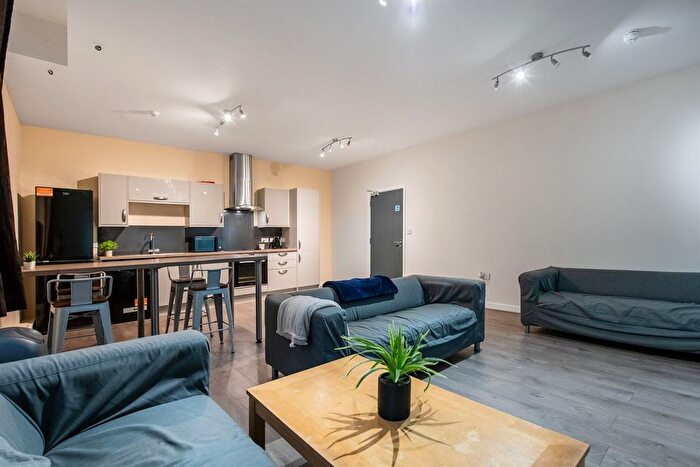 4 Bedroom Flat To Rent In Equitable House, South Parade, NG1