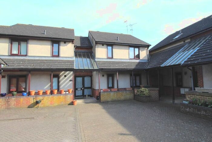 1 Bedroom Flat To Rent In Barrow Hill, Ashford, TN23