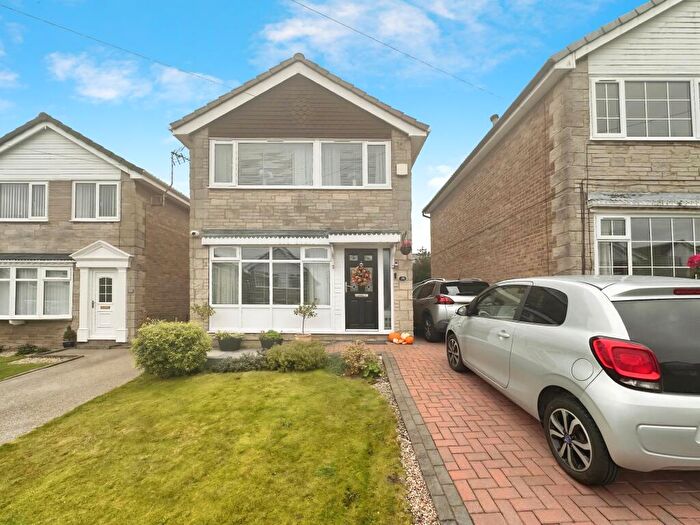 3 Bedroom Detached House For Sale In Arncliffe Crescent, Leeds, LS27