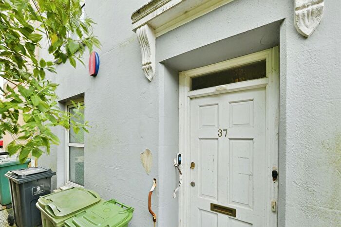 2 Bedroom Flat For Sale In Seaton Place, Plymouth, PL2