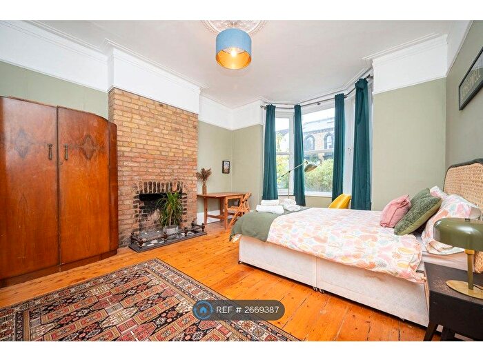 4 Bedroom Maisonette To Rent In Crofton Road, London, SE5