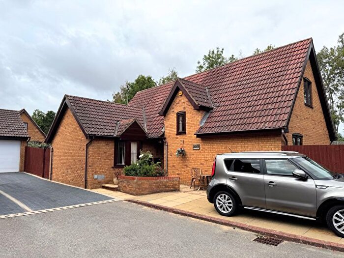 4 Bedroom Detached Bungalow For Sale In Goldney Court, Milton Keynes, MK4