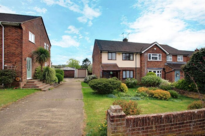 3 Bedroom Semi-Detached House For Sale In Toms Lane, Kings Langley, WD4