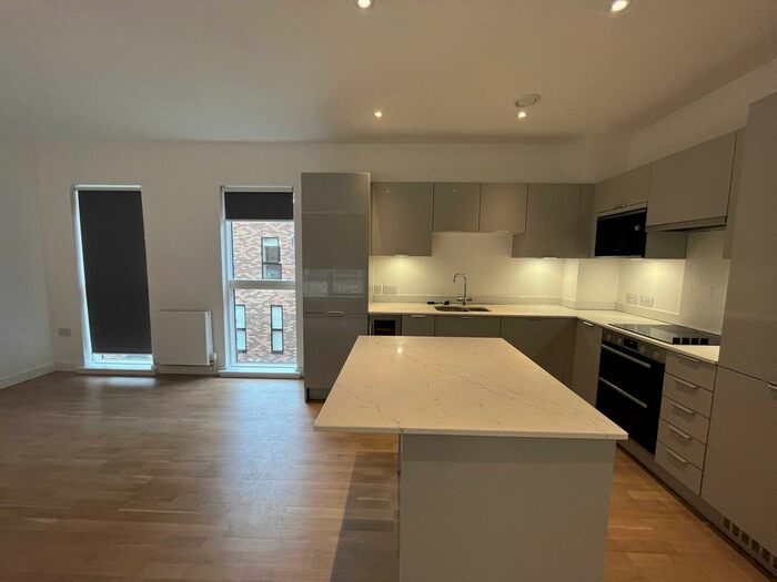 3 Bedroom Town House To Rent In Lockgate Mews, Manchester, M4