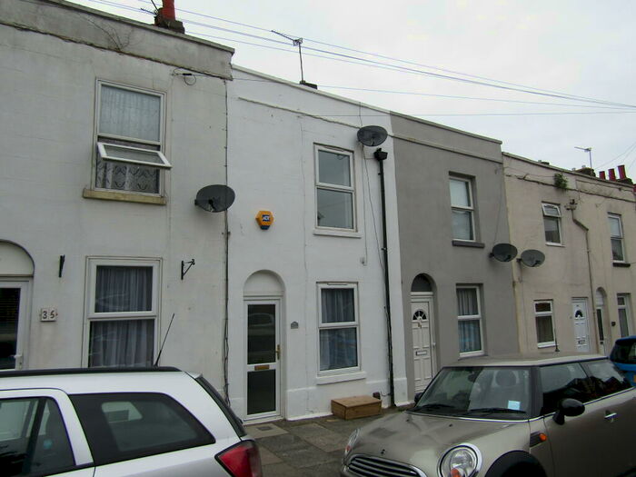 2 Bedroom Terraced House To Rent In Saxton Street, Gillingham, ME7