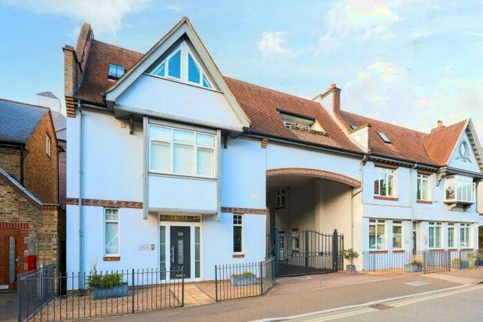 2 Bedroom Flat To Rent In Mortlake High Street, London, SW14