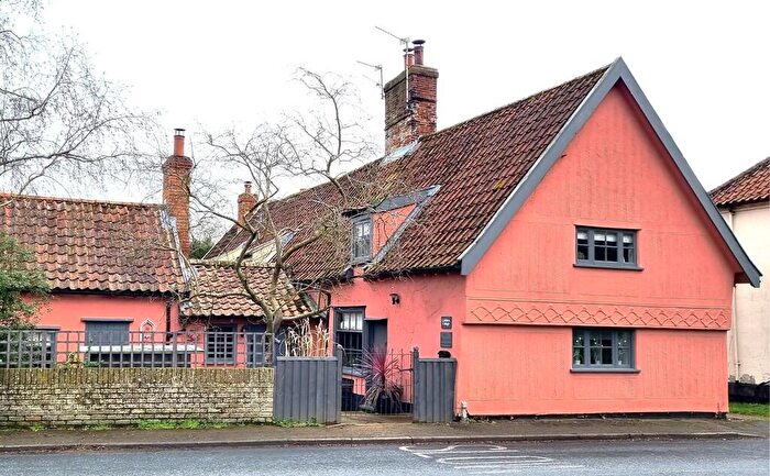 2 Bedroom Cottage For Sale In The Street, Bramfield, IP19