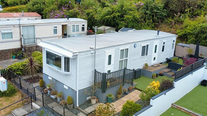 2 Bedroom Property For Sale In Cloch Road, Gourock, PA19
