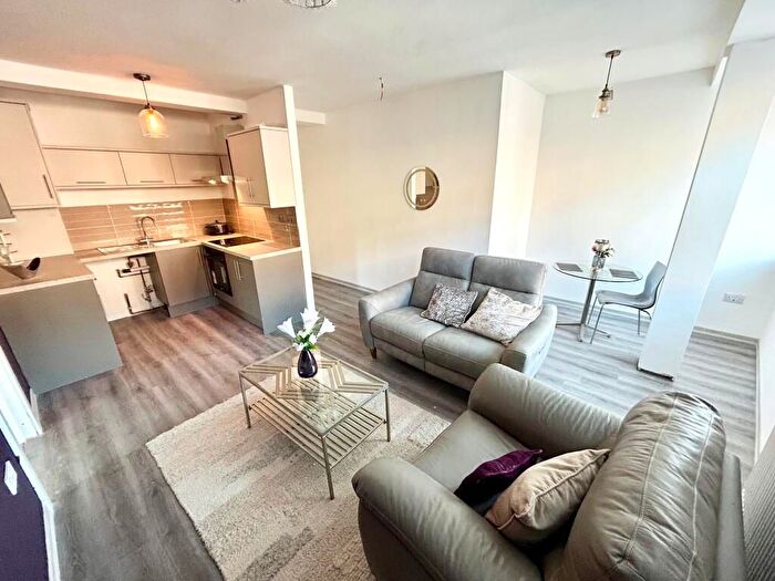 1 Bedroom Flat To Rent In High Street, Kettering, NN16