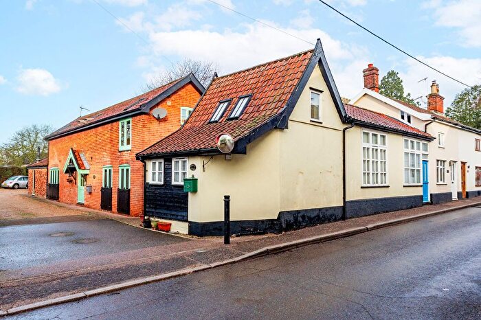 2 Bedroom Terraced Bungalow For Sale In The Street, Dickleburgh, IP21