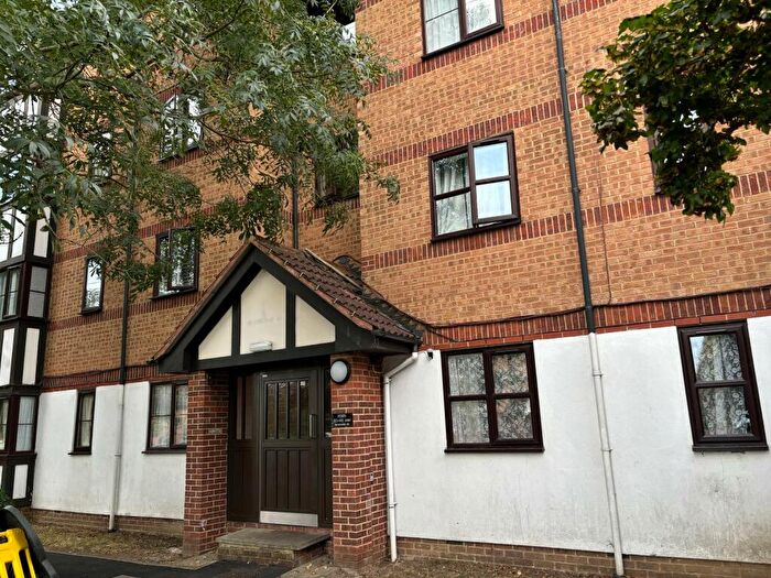 2 Bedroom Flat To Rent In Frobisher Road, Bexley, Erith, DA8