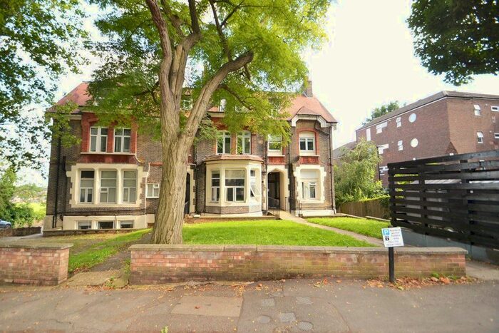 Studio To Rent In Mount View Road, London, N4