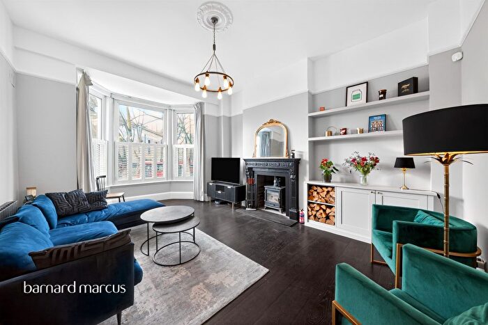 2 Bedroom Flat For Sale In Effra Road, London, SW2