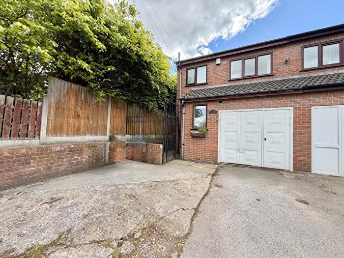 3 Bedroom Semi-Detached House For Sale In Great North Road, Micklefield, Leeds, LS25