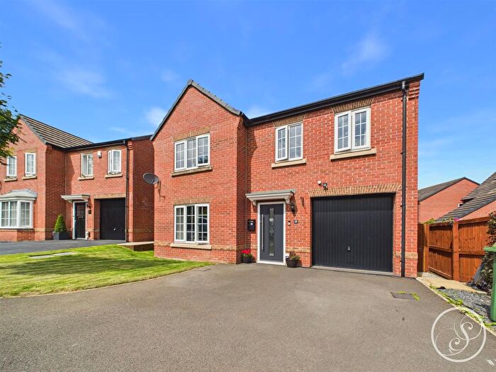 4 Bedroom Detached House For Sale In Oak Drive, Whinmoor, Leeds, LS14